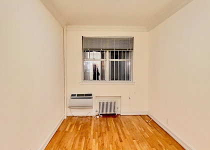 East 81 Street - Photo 1