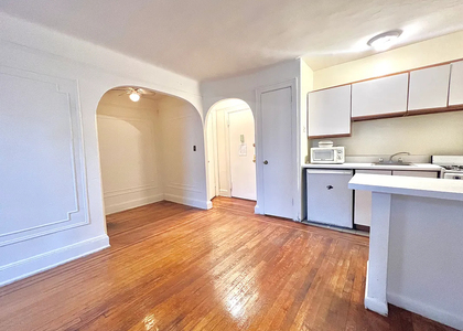  east 52md - Photo 1
