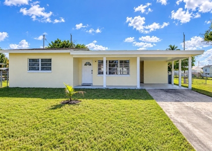 116 Ne Entrada Avenue - Photo 1