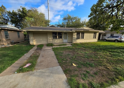 1311 E Inwood Drive - Photo 1