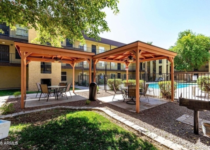 461 W Holmes Avenue - Photo 1