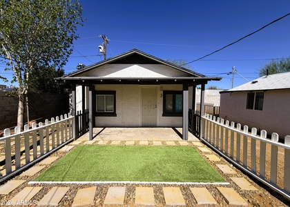 906 E Fairmount Avenue - Photo 1