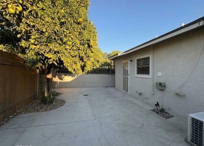 317 E Park Street - Photo 1