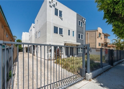 637 635 N Harvard Boulevard - Photo 1