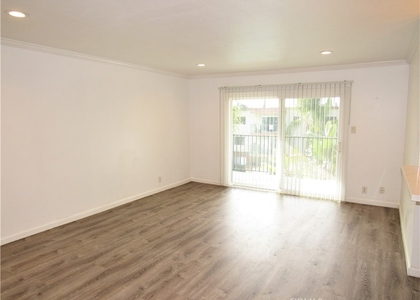 400 N Acacia - Photo 1