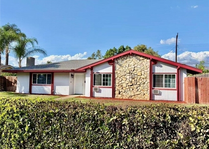 917 Cypress - Photo 1