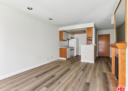 1519 N Martel Avenue - Photo 1