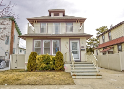 439 W Walnut Street - Photo 1
