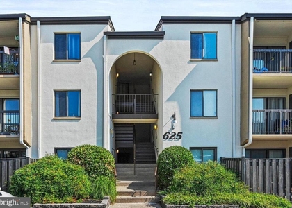625 Center Street - Photo 1