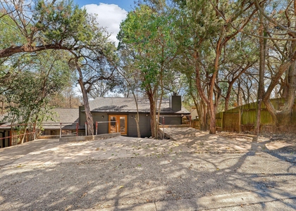 905 Hillyer St - Photo 1