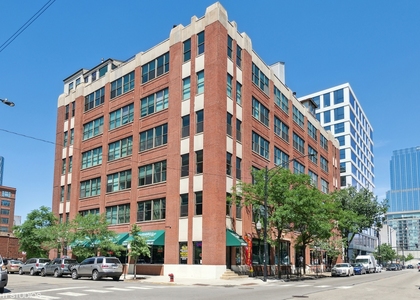 812 W Van Buren Street - Photo 1