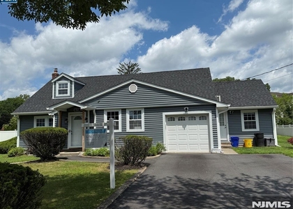987 Pleasant - Photo 1