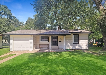 121 Wisteria Street - Photo 1