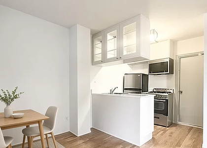 370 West 52nd Street - Photo 1