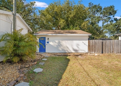 6010 N Dexter Avenue - Photo 1