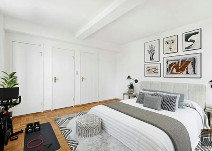 1st Avenue - Photo 1