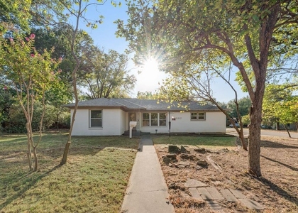 2217 Glenwood - Photo 1