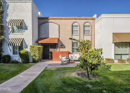 7654 E Minnezona Avenue - Photo 1