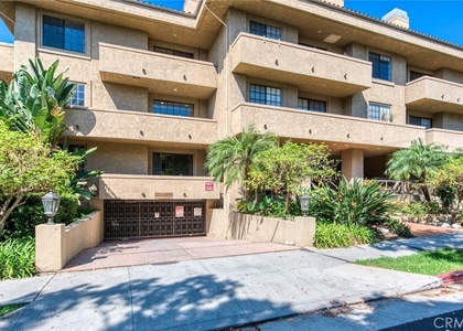 221 S Oak Knoll Avenue - Photo 1