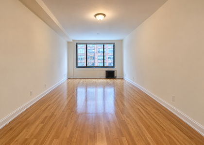  1st Avenue - Photo 1