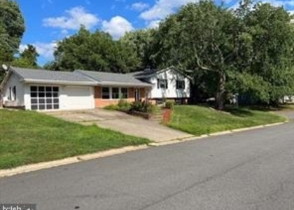 902 W Poplar Road - Photo 1
