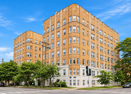 6748 N Ashland Avenue - Photo 1