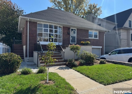 1118 Edgewood - Photo 1