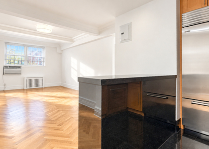 151 West 16th Street - Photo 1