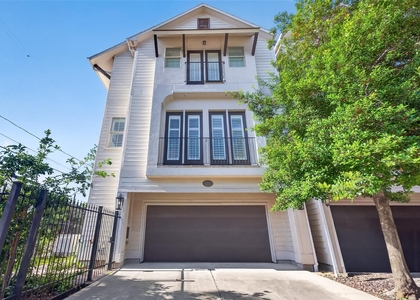 1102 W 15th Street - Photo 1