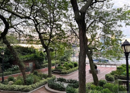 East 56 Street - Photo 1