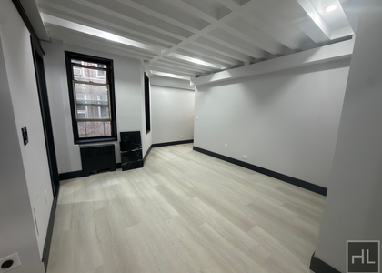 East 58 Street - Photo 1