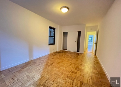 East 55 Street - Photo 1