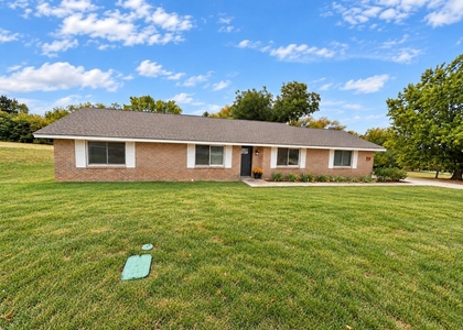 510 E 7th Street - Photo 1