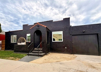 2245 Pine Avenue - Photo 1