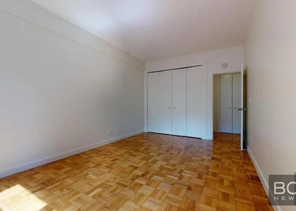 East 49th Street - Photo 1