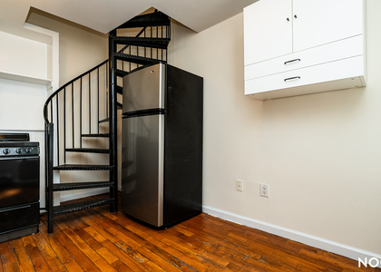 73 Pineapple St 11201 - Photo 1