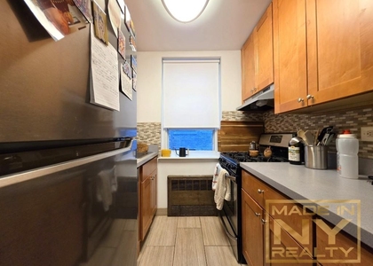 320 W 30th Street - Photo 1