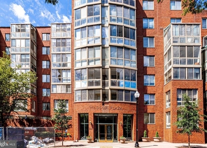 1050 Taylor Street N - Photo 1