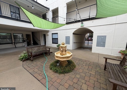 1109 Green Street - Photo 1