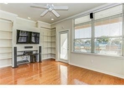 305 E 31st St - Photo 1