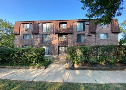 206 W Division Street - Photo 1