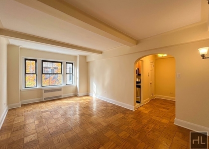 Christopher St - Photo 1