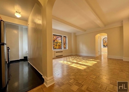 Christopher St - Photo 1