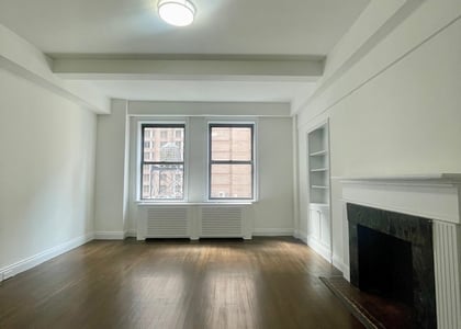 West 55th Street - Photo 1