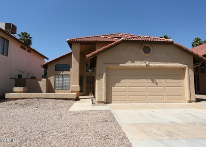 924 E Manor Drive - Photo 1