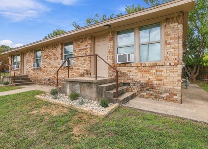 701 W Hull Street - Photo 1