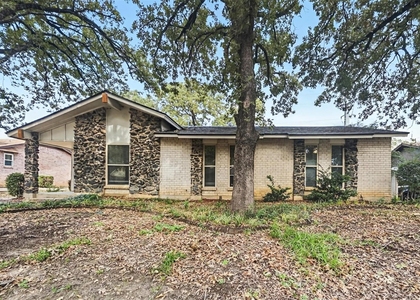 2909 White Oak Lane - Photo 1