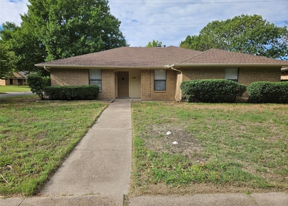 218 Buffalo Creek Drive - Photo 1