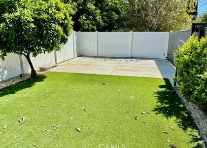 7919 Bothwell - Photo 1