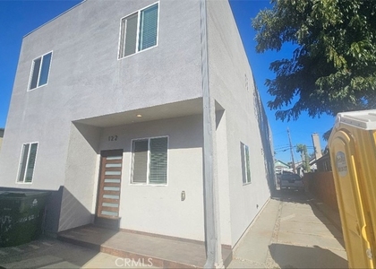 122 W 55th - Photo 1